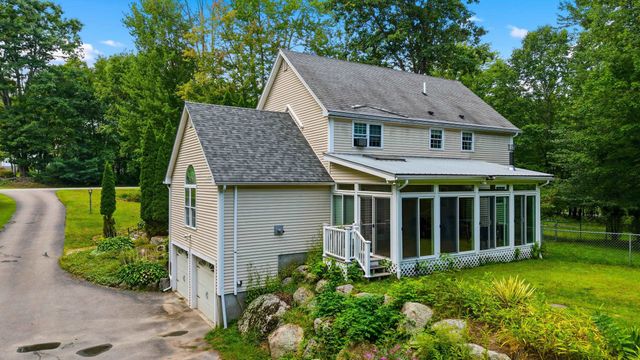 28 Chelsea Court, Henniker, NH 03242