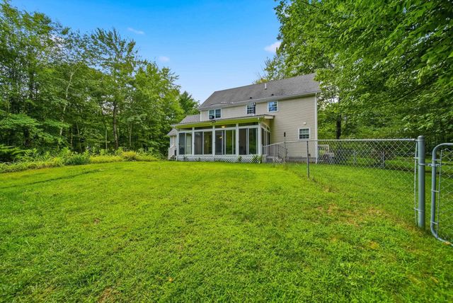 28 Chelsea Court, Henniker, NH 03242