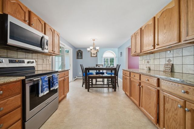 28 Chelsea Court, Henniker, NH 03242
