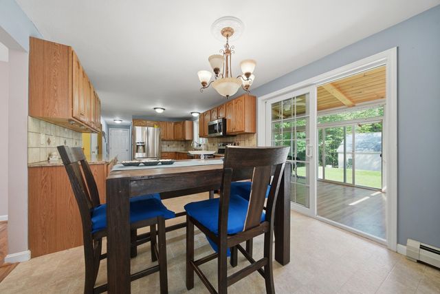 28 Chelsea Court, Henniker, NH 03242
