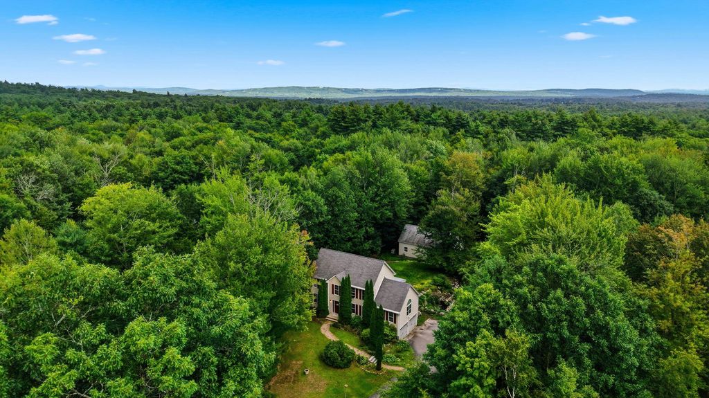 28 Chelsea Court, Henniker, NH 03242