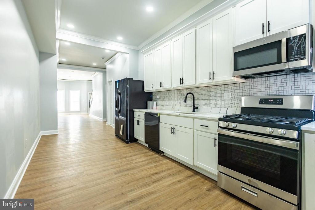 820 N MONROE ST, Baltimore, MD 21217