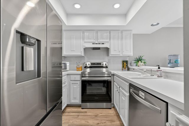 390 NE Edgewater Drive 403, Stuart, FL 34996