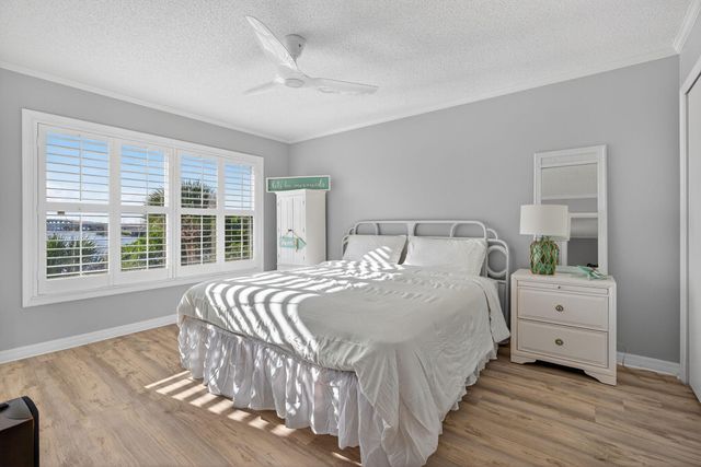 390 NE Edgewater Drive 403, Stuart, FL 34996