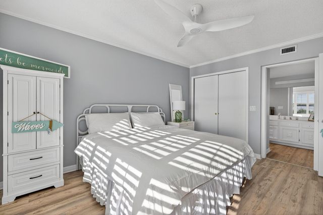 390 NE Edgewater Drive 403, Stuart, FL 34996