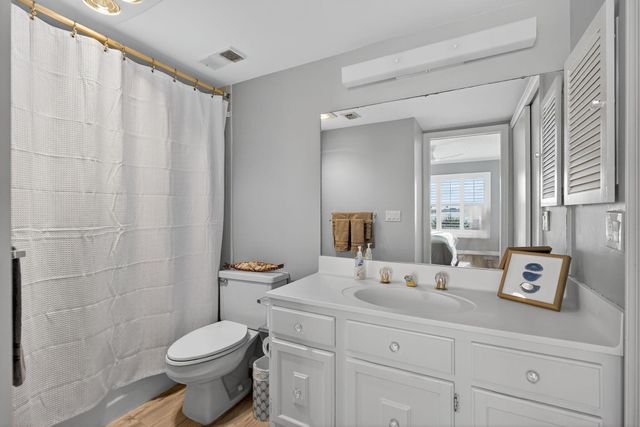 390 NE Edgewater Drive 403, Stuart, FL 34996