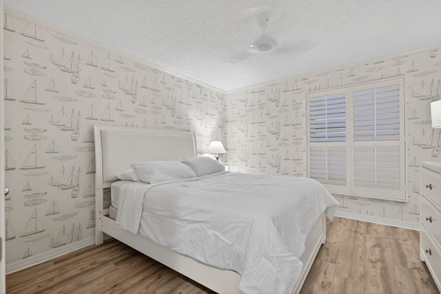 390 NE Edgewater Drive 403, Stuart, FL 34996