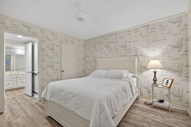 390 NE Edgewater Drive 403, Stuart, FL 34996