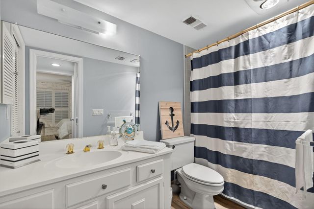 390 NE Edgewater Drive 403, Stuart, FL 34996