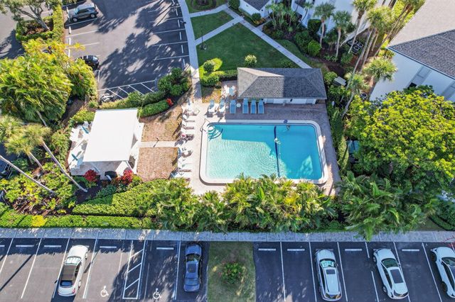 390 NE Edgewater Drive 403, Stuart, FL 34996