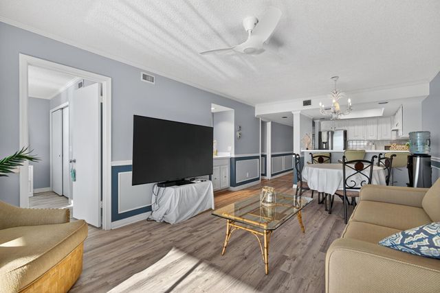 390 NE Edgewater Drive 403, Stuart, FL 34996