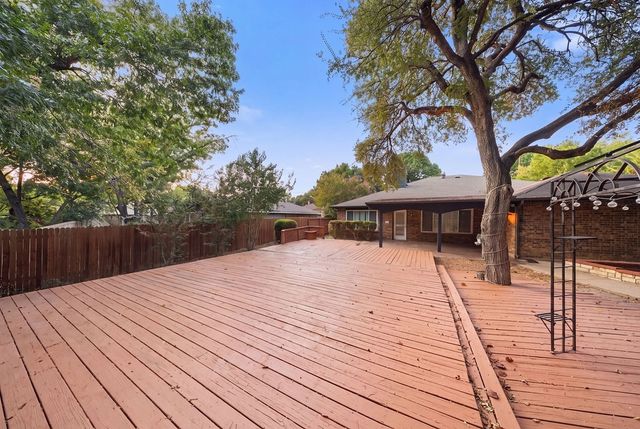 4952 Hollow Ridge Road, Dallas, TX 75227