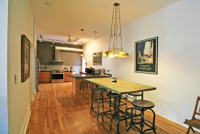 29 Pleasant St 1, Northampton, MA 01060