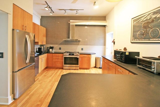 29 Pleasant St 1, Northampton, MA 01060