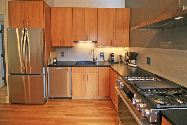 29 Pleasant St 1, Northampton, MA 01060