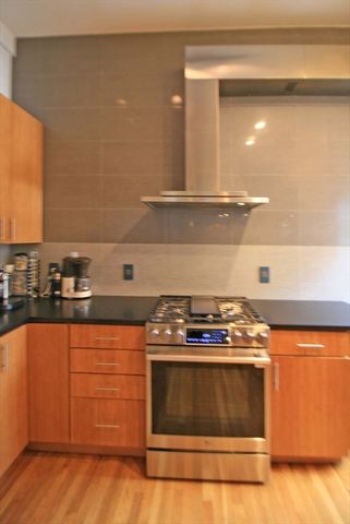 29 Pleasant St 1, Northampton, MA 01060