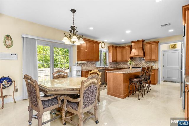 5 Kenyon Court, Norwood, NJ 07648