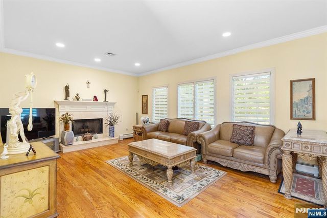 5 Kenyon Court, Norwood, NJ 07648