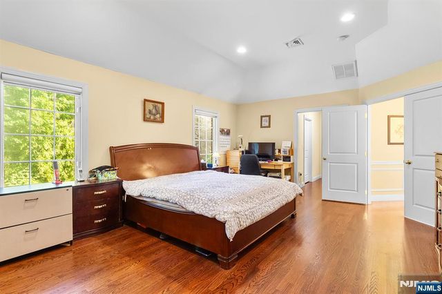 5 Kenyon Court, Norwood, NJ 07648