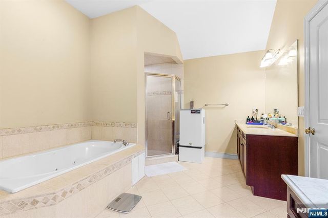 5 Kenyon Court, Norwood, NJ 07648