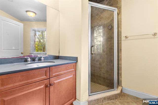 5 Kenyon Court, Norwood, NJ 07648