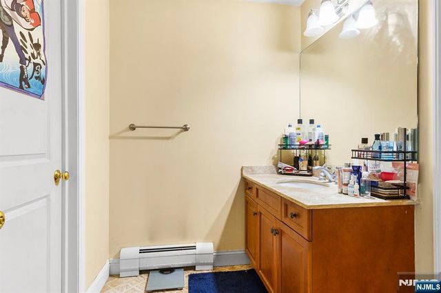 5 Kenyon Court, Norwood, NJ 07648