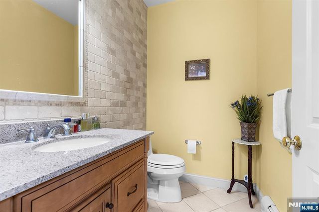 5 Kenyon Court, Norwood, NJ 07648