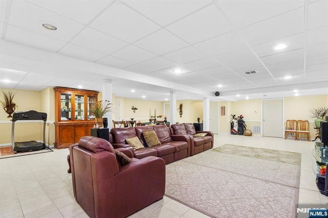 5 Kenyon Court, Norwood, NJ 07648