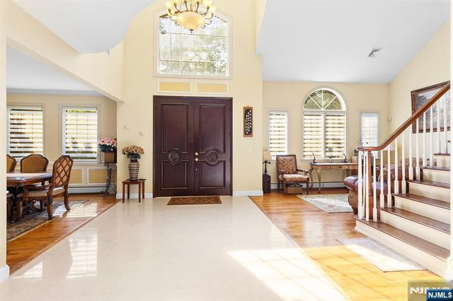 5 Kenyon Court, Norwood, NJ 07648