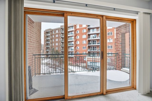 650 S River Road 405, Des Plaines, IL 60016