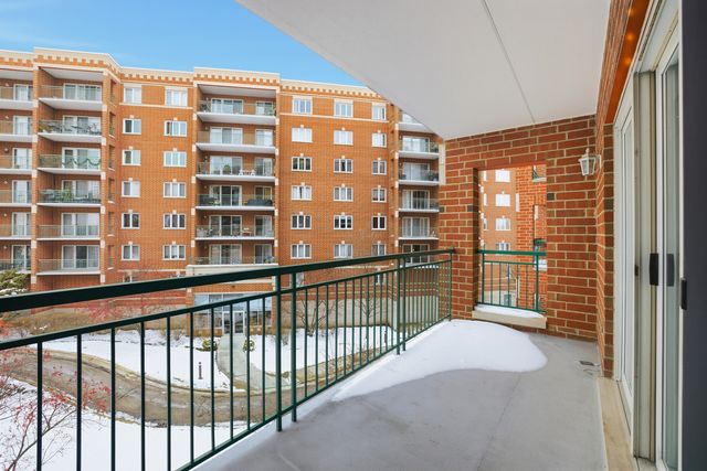 650 S River Road 405, Des Plaines, IL 60016