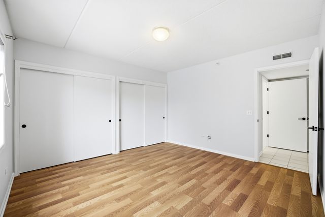 650 S River Road 405, Des Plaines, IL 60016