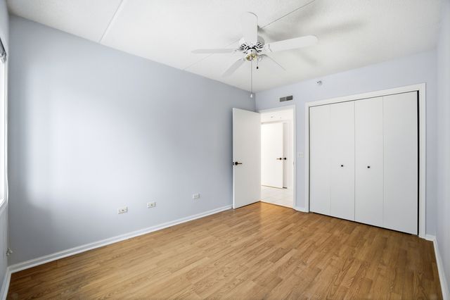 650 S River Road 405, Des Plaines, IL 60016