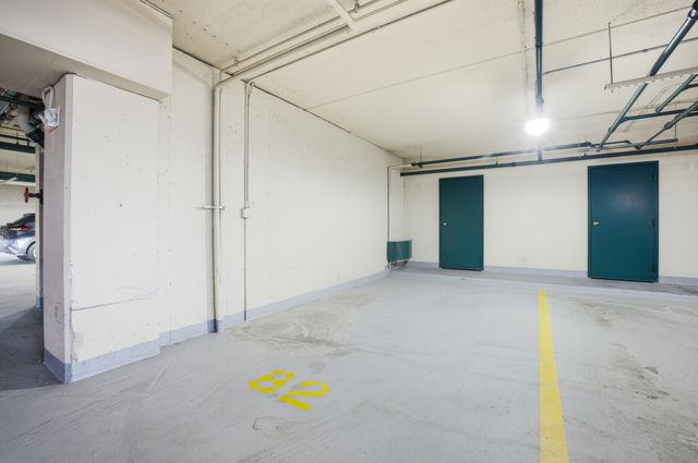 650 S River Road 405, Des Plaines, IL 60016