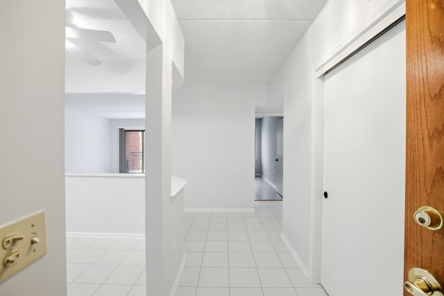 650 S River Road 405, Des Plaines, IL 60016