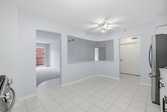 650 S River Road 405, Des Plaines, IL 60016