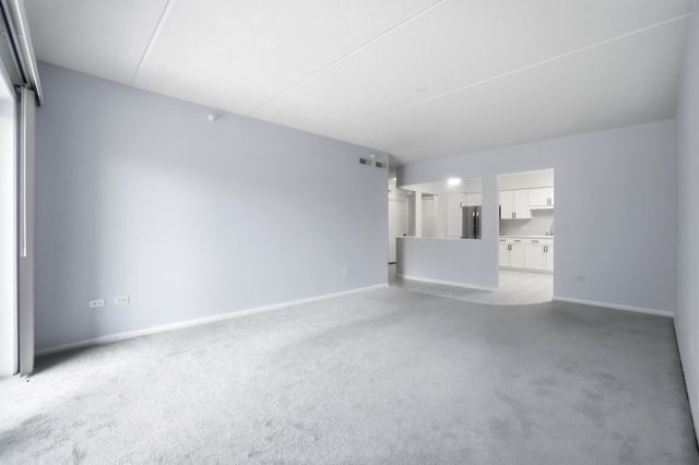 650 S River Road 405, Des Plaines, IL 60016