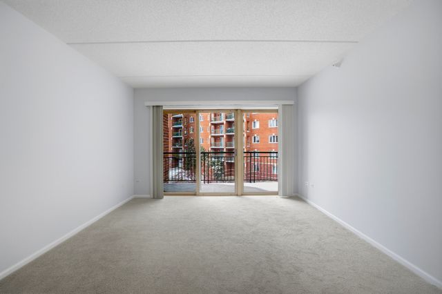 650 S River Road 405, Des Plaines, IL 60016