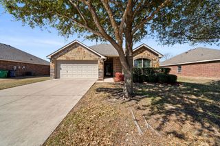 205 Commonwealth Circle, Waxahachie, TX 75165