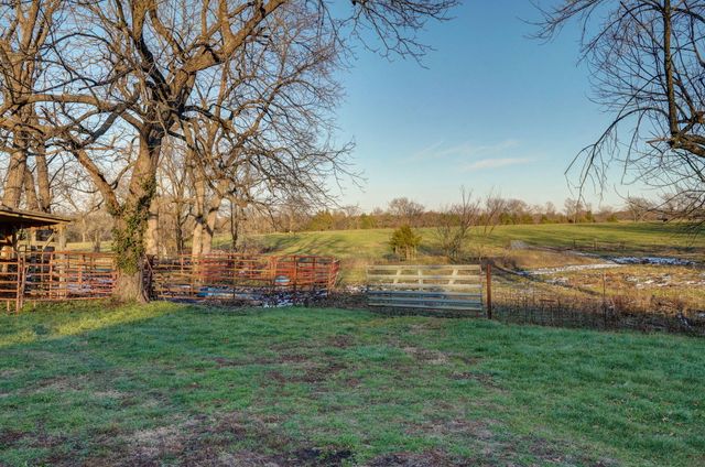 1562 N Maple Street, Buffalo, MO 65622