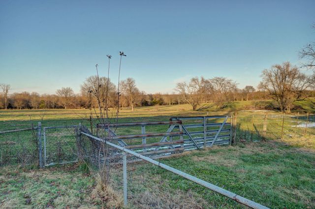 1562 N Maple Street, Buffalo, MO 65622