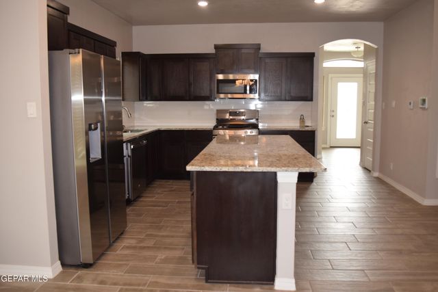 355 SOL Court, Vinton, TX 79821
