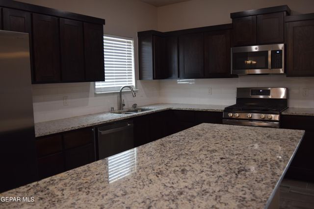 355 SOL Court, Vinton, TX 79821