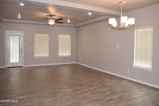 355 SOL Court, Vinton, TX 79821