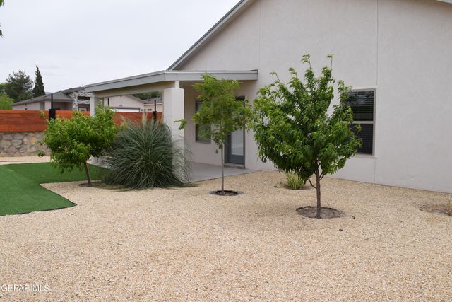 355 SOL Court, Vinton, TX 79821