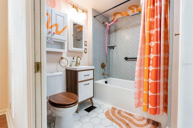 612 N SALISBURY AVENUE, Deland, FL 32720