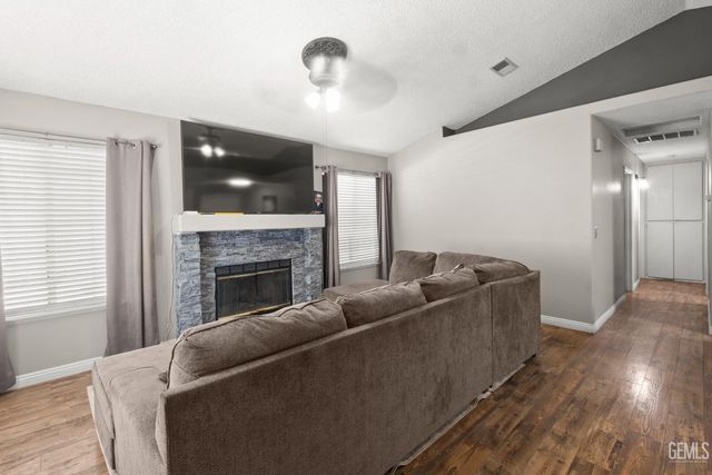 6304 Derby Drive, Bakersfield, CA 93306