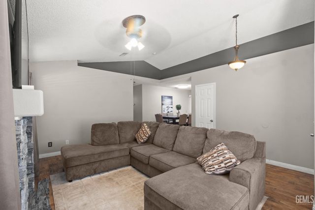 6304 Derby Drive, Bakersfield, CA 93306