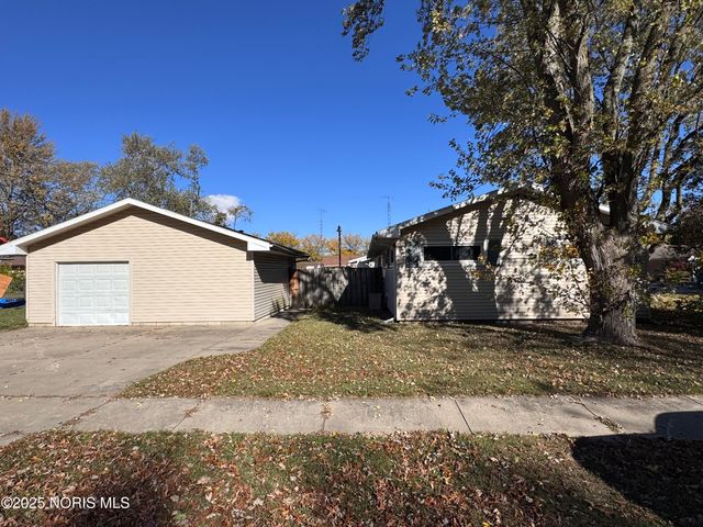 110 Mount Vernon Place, Walbridge, OH 43465