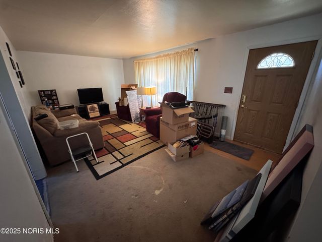 110 Mount Vernon Place, Walbridge, OH 43465